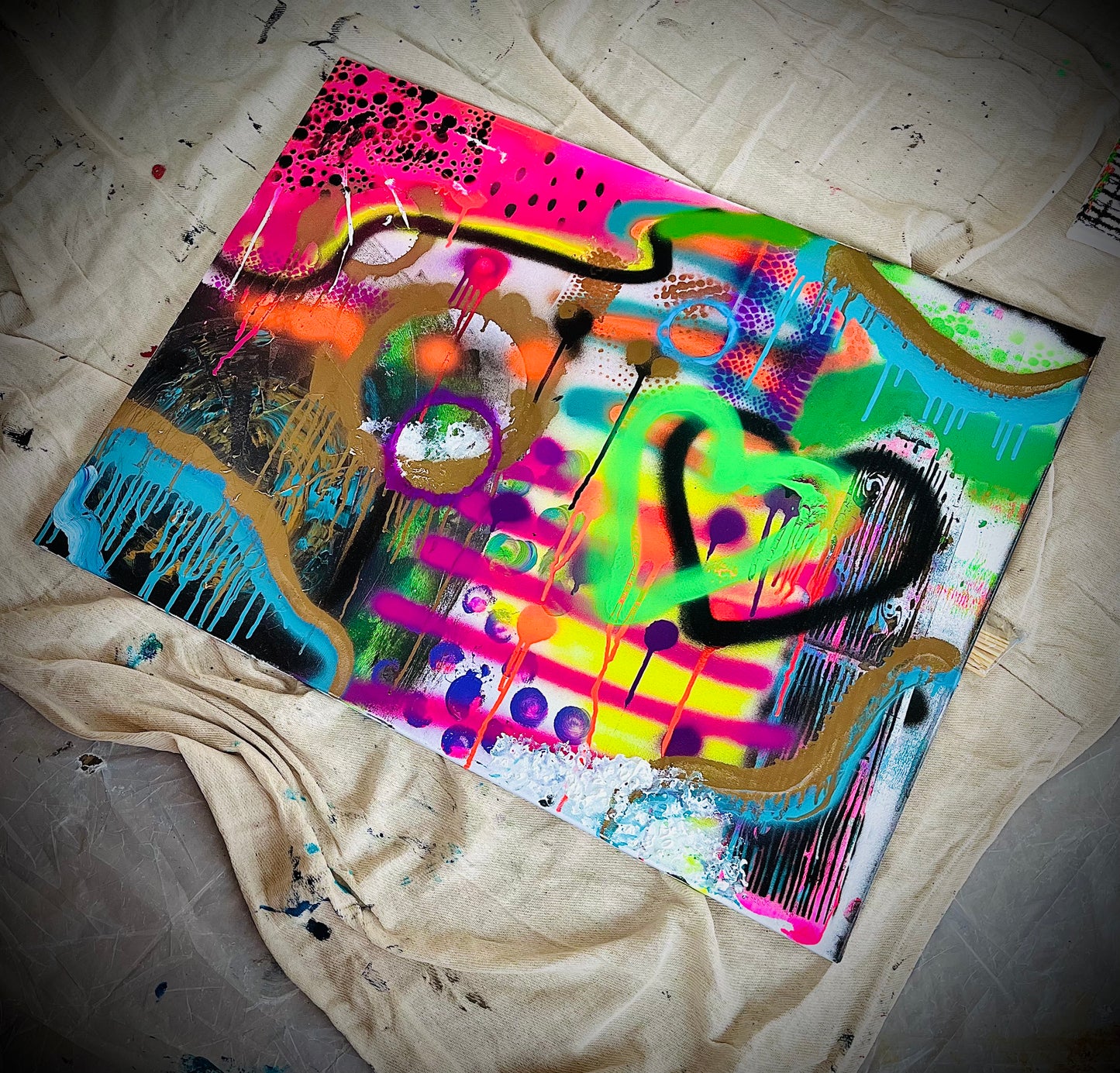 Introduction to graffiti art with abstract graffiti artist Kev Waite for children & teenagers from 10+ years old.